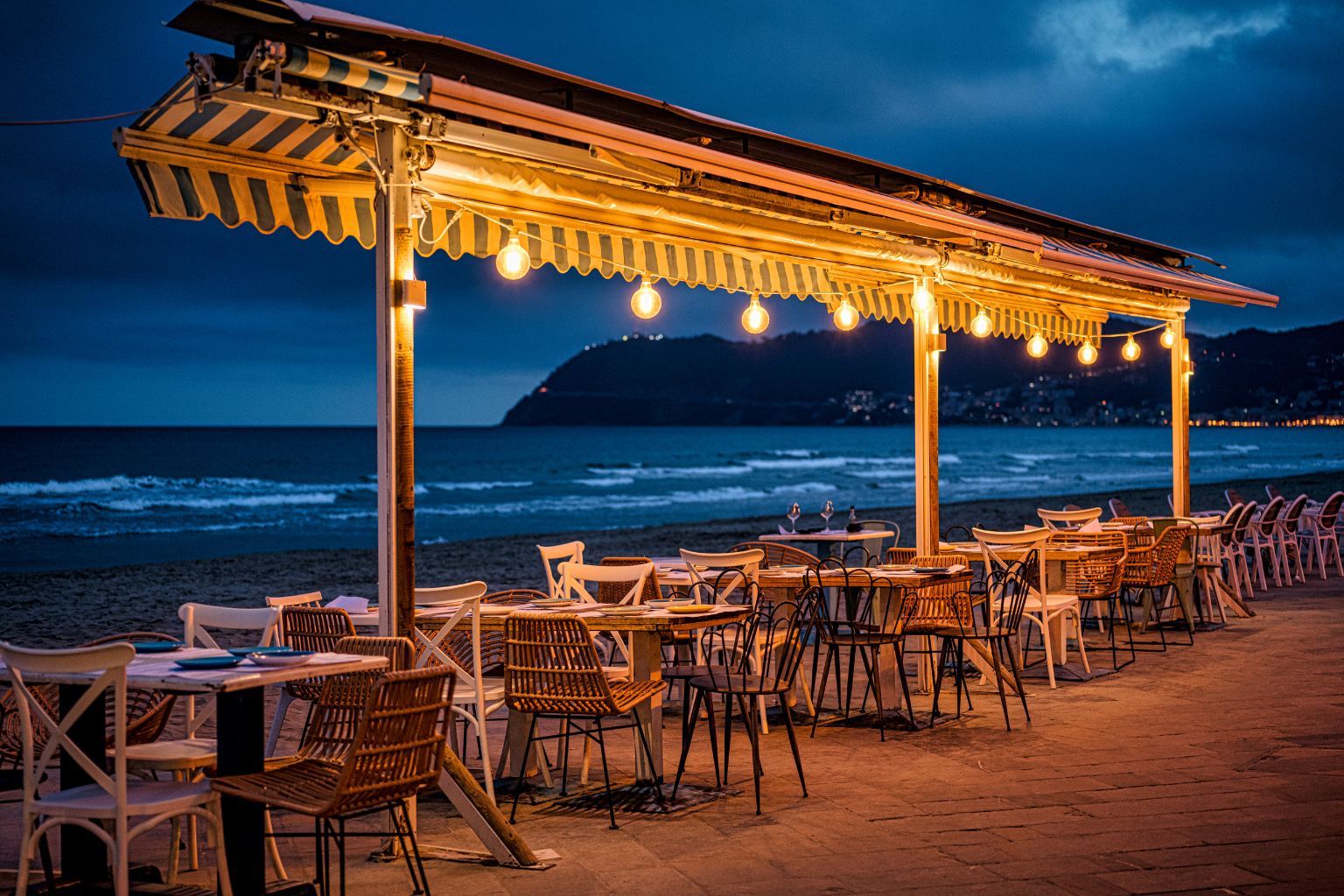 Alanya Beach Kafe Açık Büfe İskelede